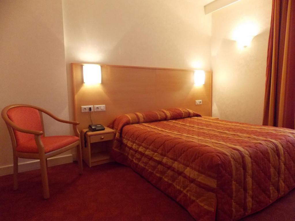 Hotel Chambord Vichy Bilik gambar